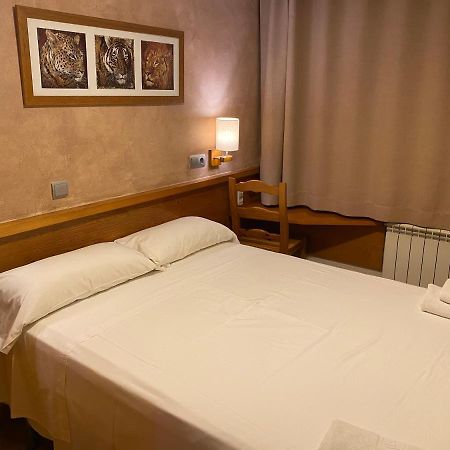 Hostal Galicia Cardedeu Exteriör bild