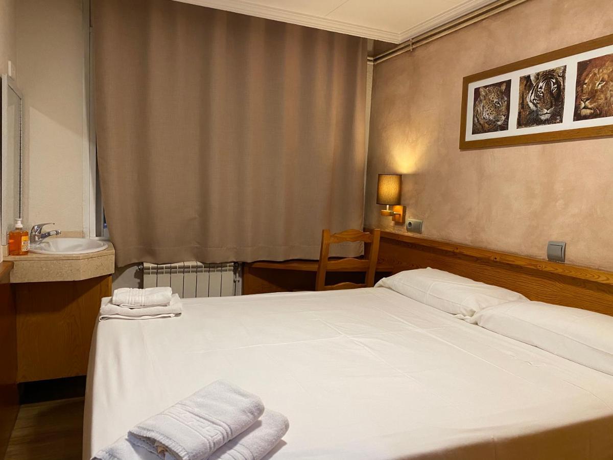 Hostal Galicia Cardedeu Exteriör bild