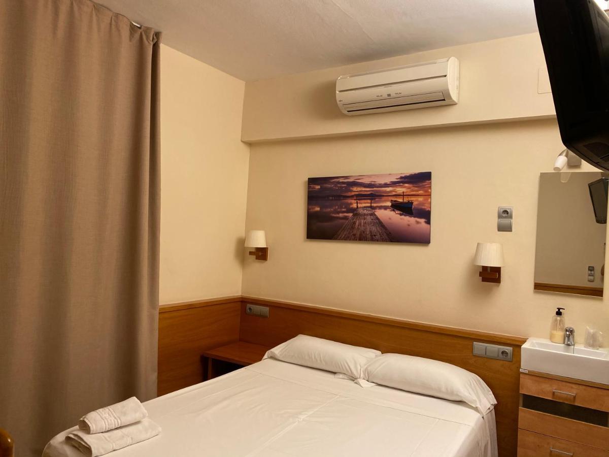 Hostal Galicia Cardedeu Exteriör bild