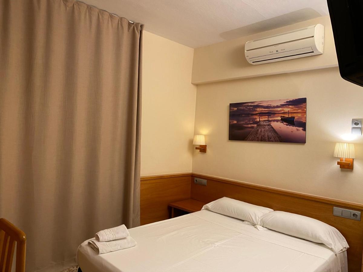 Hostal Galicia Cardedeu Exteriör bild