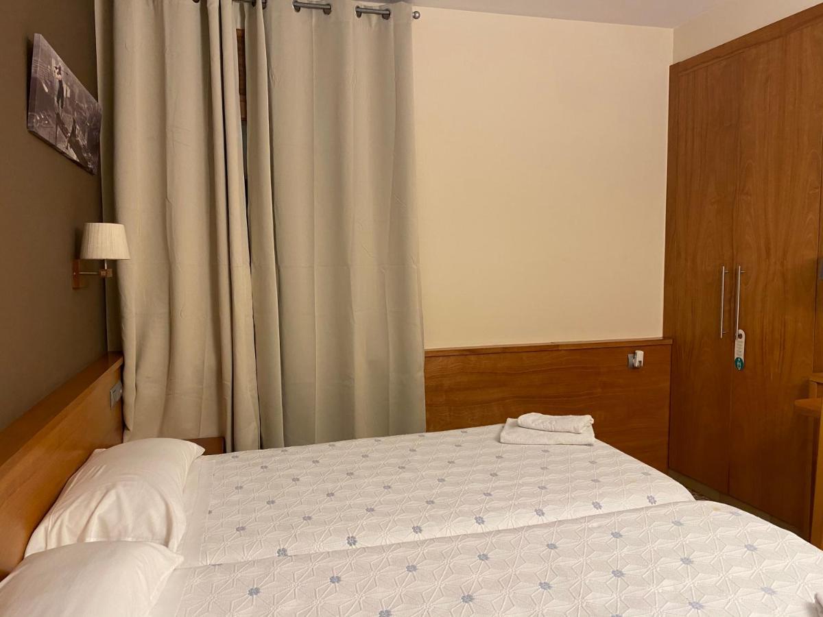 Hostal Galicia Cardedeu Exteriör bild