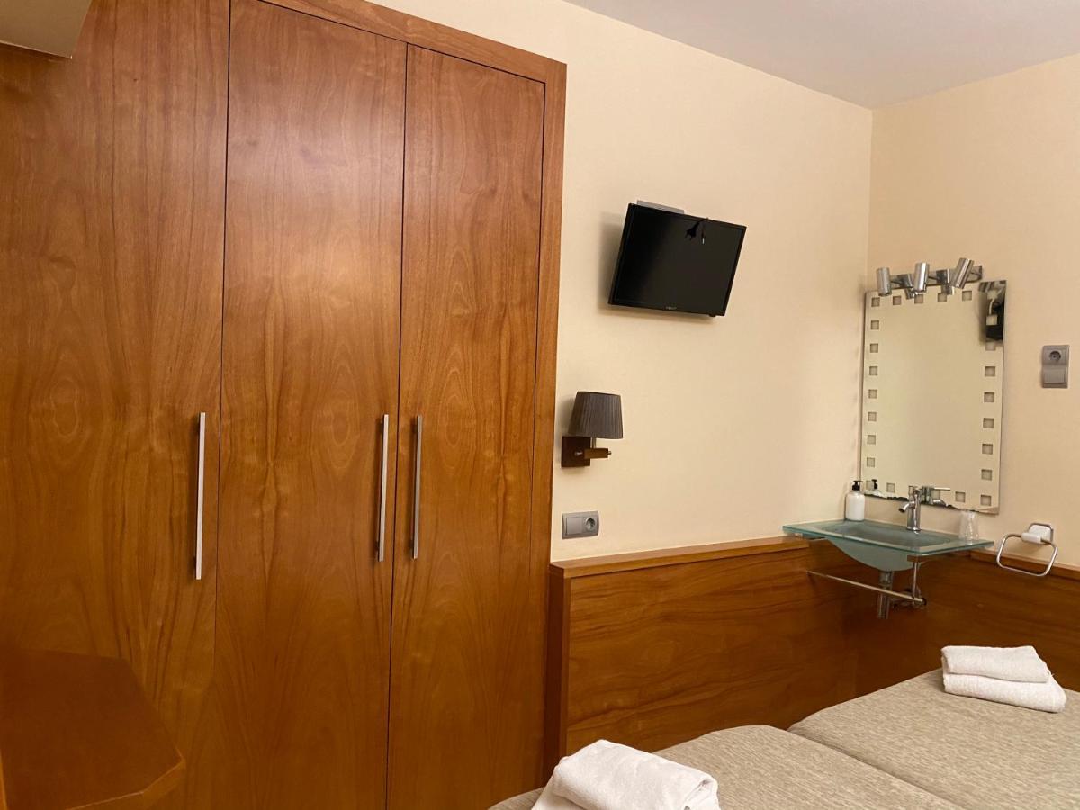 Hostal Galicia Cardedeu Exteriör bild