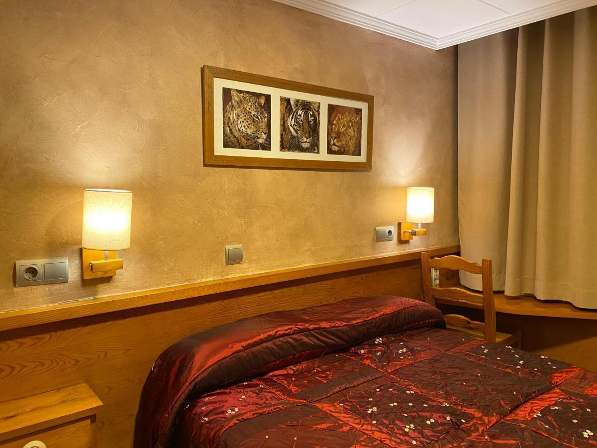 Hostal Galicia Cardedeu Exteriör bild