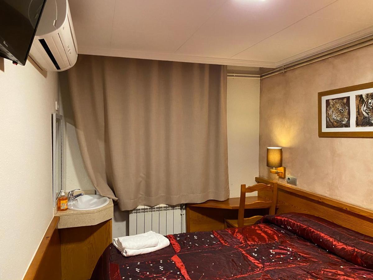 Hostal Galicia Cardedeu Exteriör bild