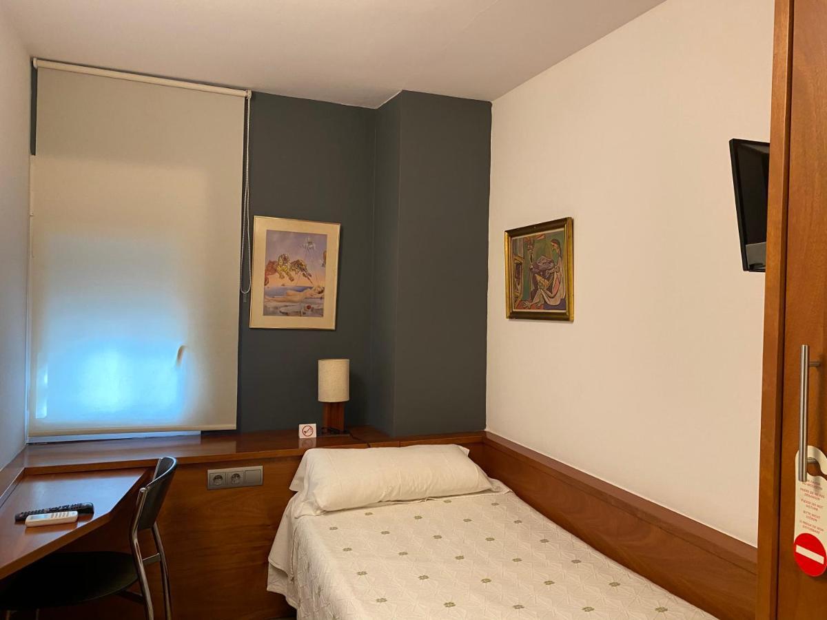 Hostal Galicia Cardedeu Exteriör bild