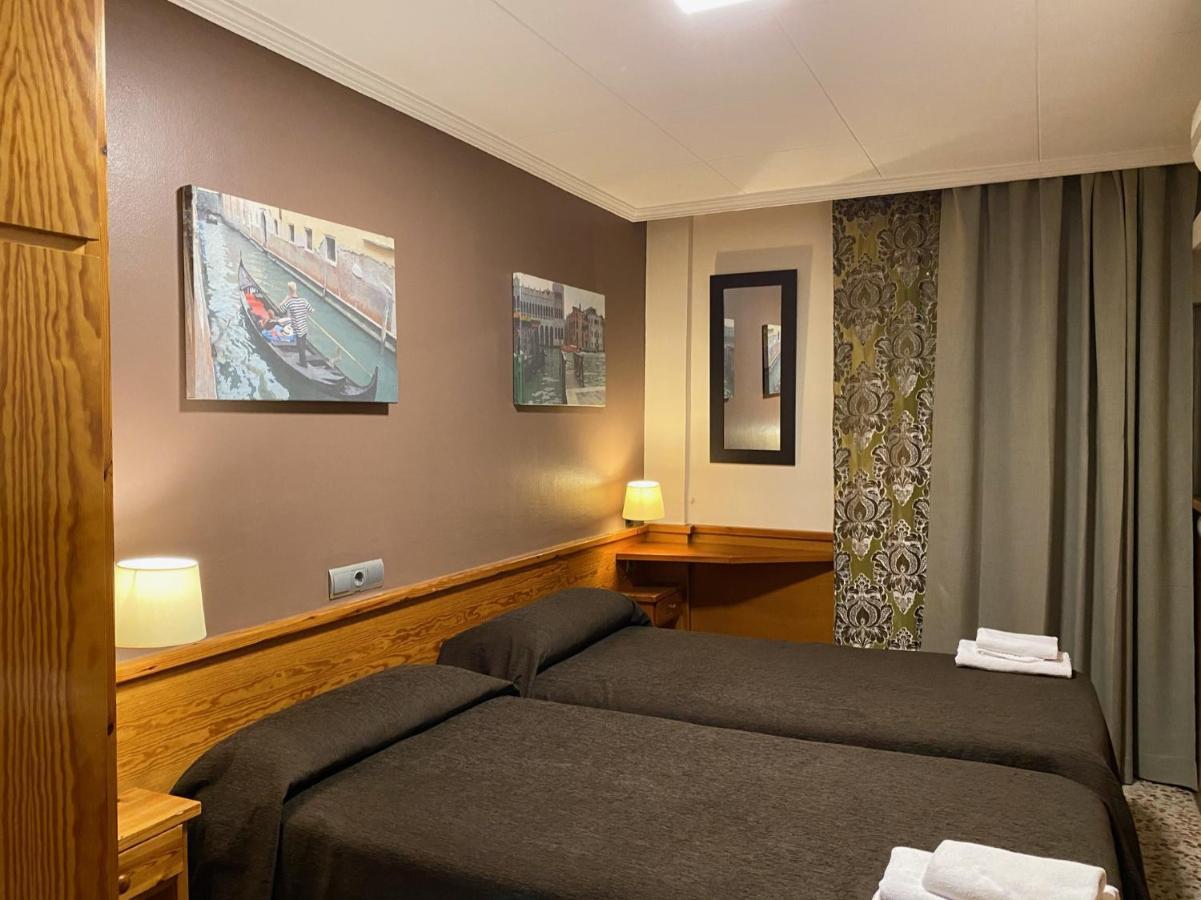 Hostal Galicia Cardedeu Exteriör bild