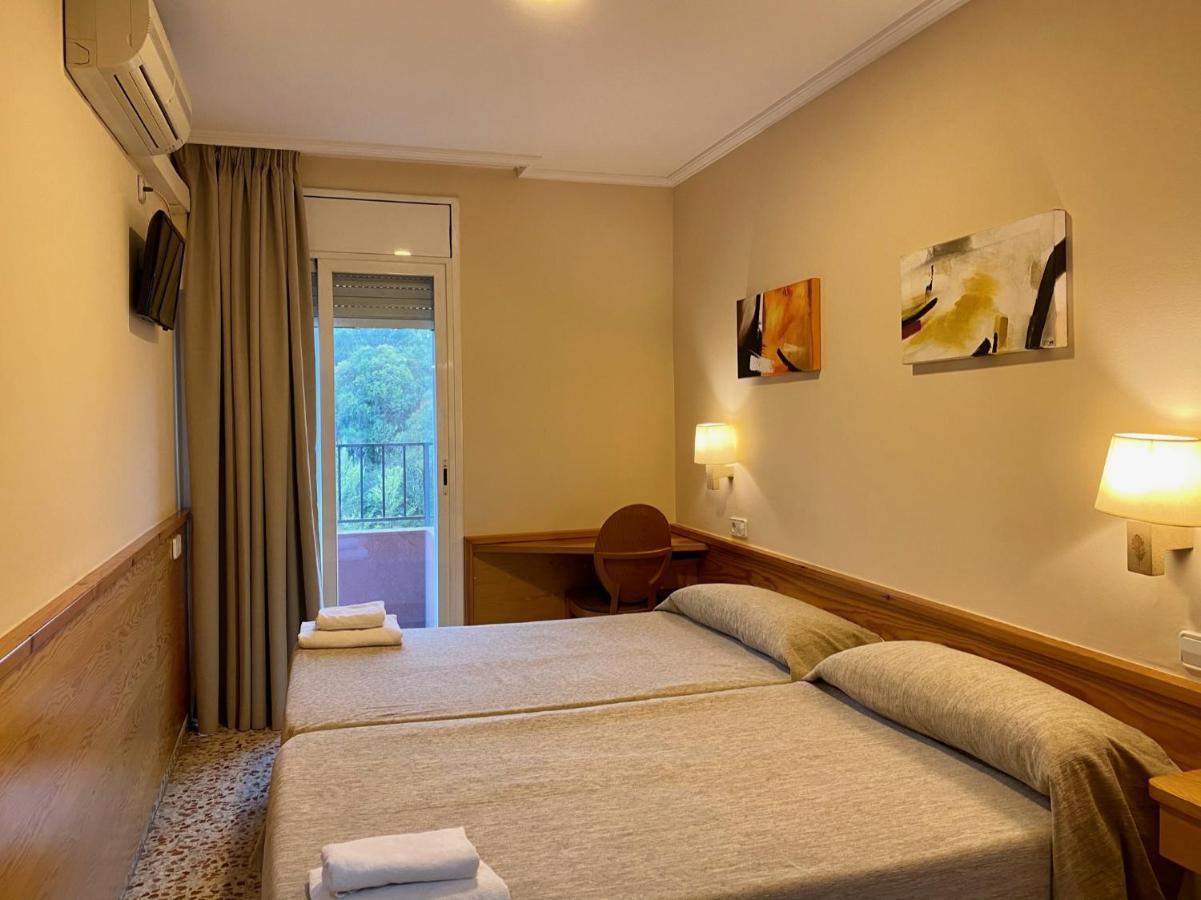 Hostal Galicia Cardedeu Exteriör bild